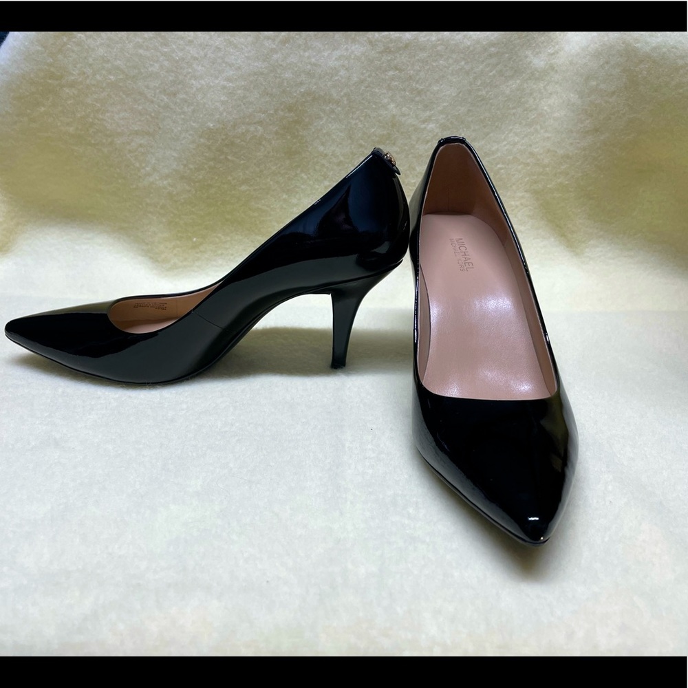 Micheal Kors paten leather pumps